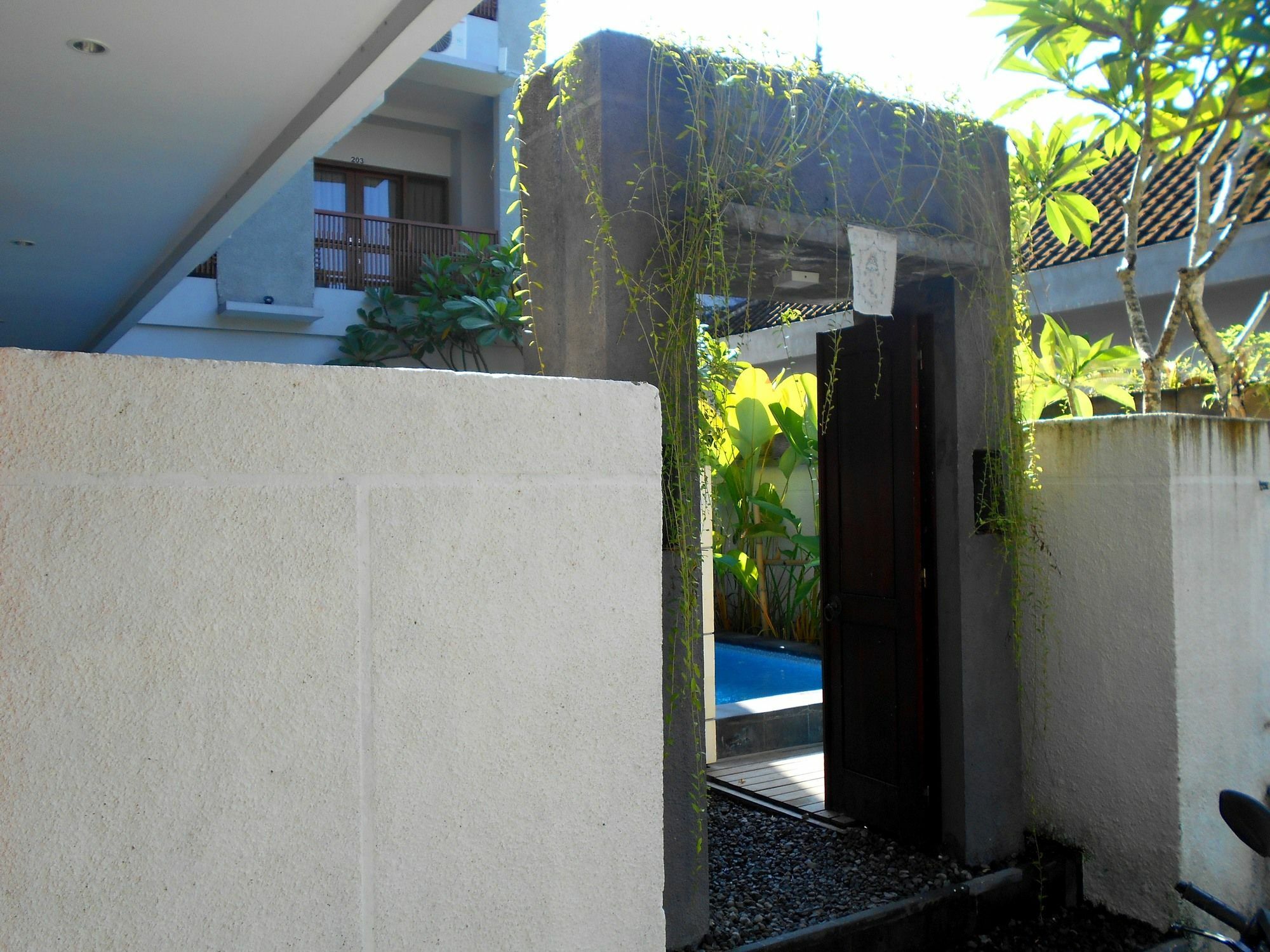 Reddoorz At Kerobokan Seminyak 2 Exterior photo